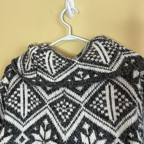 Alia‎ women’s grey and white cowl neck knit fringed poncho medium - Picture 3 of 9